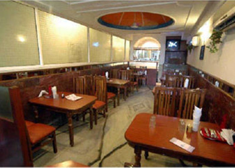 Indira International Inn Nova Deli Exterior foto